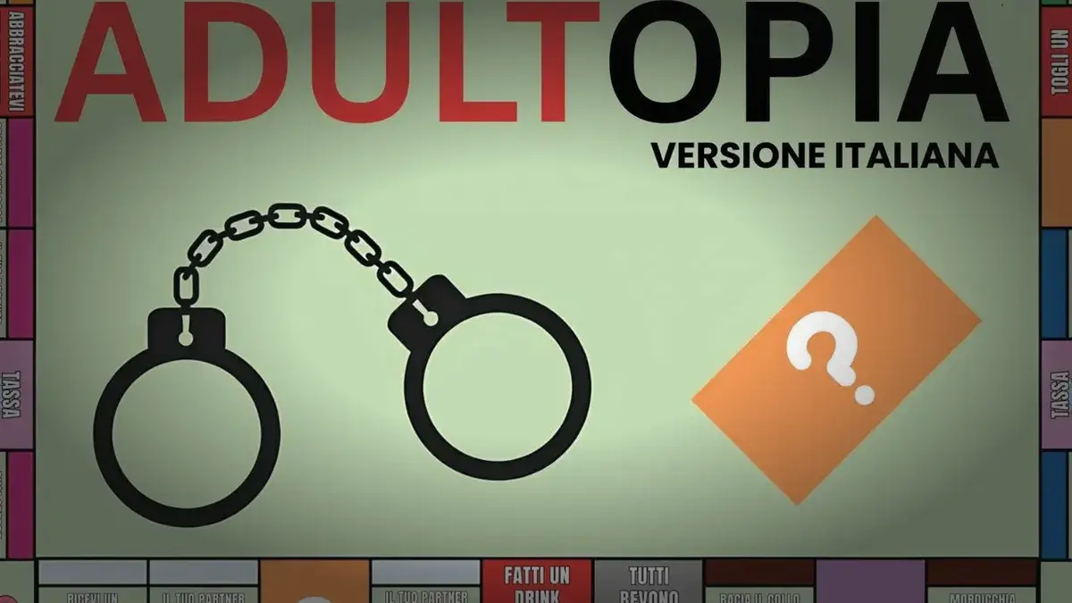 Il tabellone Adultopia aperto su un tavolo di casa