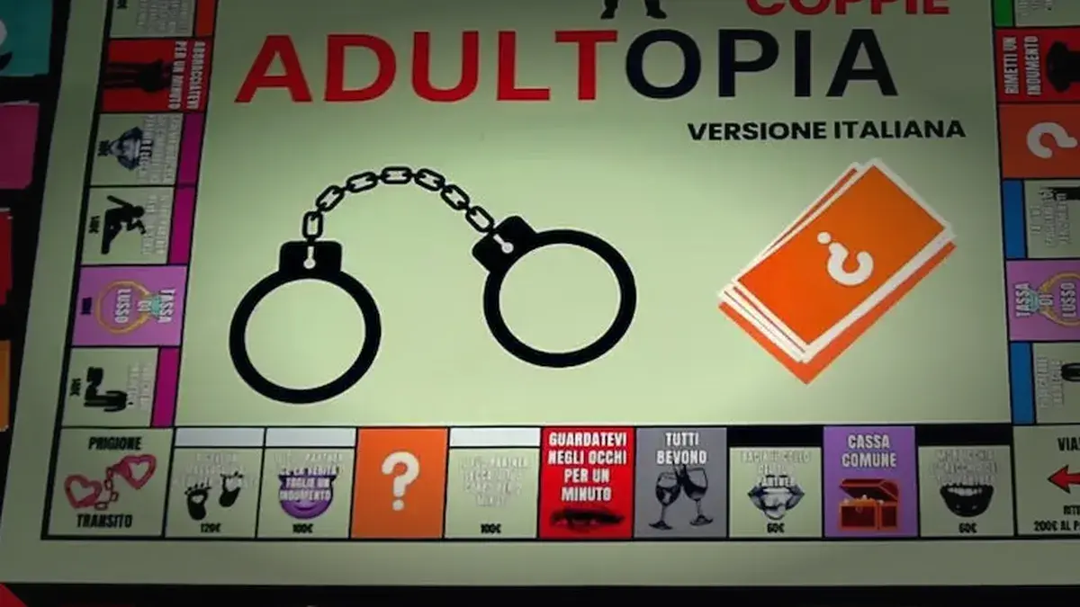 La scatola di Adultopia appoggiata su un tavolo scuro